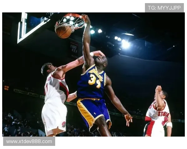 1998年NBA总决赛公牛队与湖人队的巅峰对决回顾与精彩瞬间分析