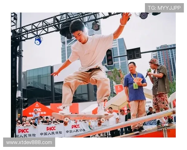 南京滑板队在世界攀岩锦标赛中以57分领先其他队伍展现强劲实力